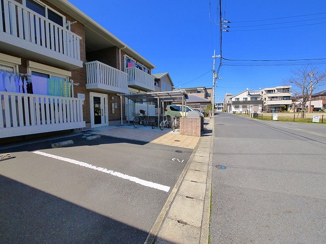 エンジェルハートの駐車場|駐車場があるので、車を買う予定の方も安心です