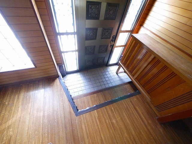 郡山新町テラスハウスの玄関|明るい玄関です