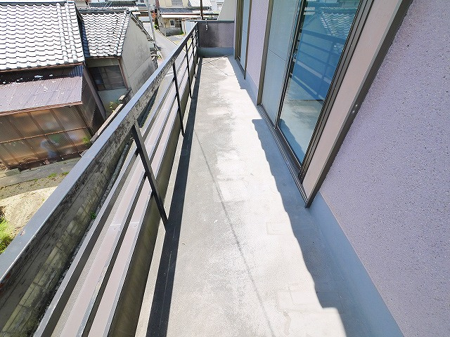 郡山新町テラスハウスのバルコニー|お洗濯にも便利なバルコニー付き