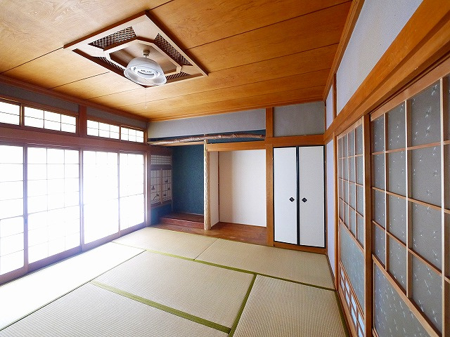 郡山新町テラスハウスの寝室|開放的な寝室です