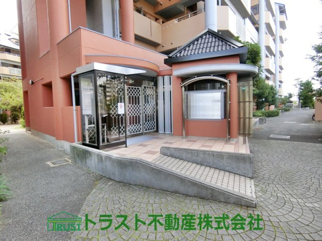 エルシー美賀多台のエントランス