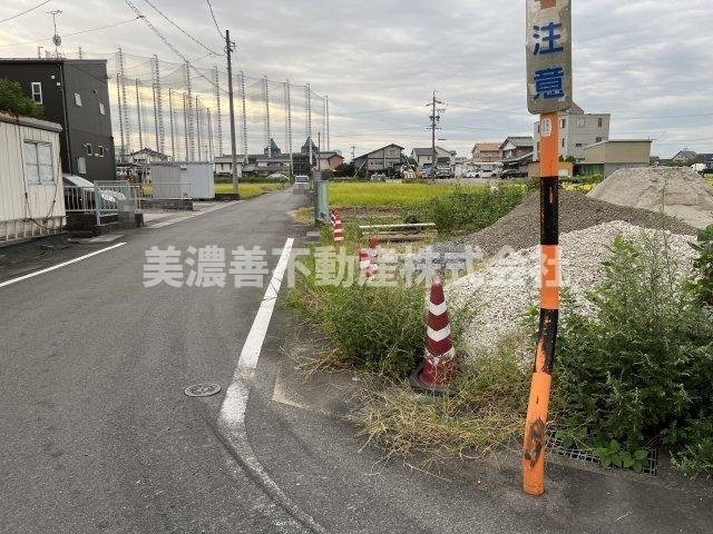 ４８１３９　岐阜市一日市場土地　の前面道路含む現地写真