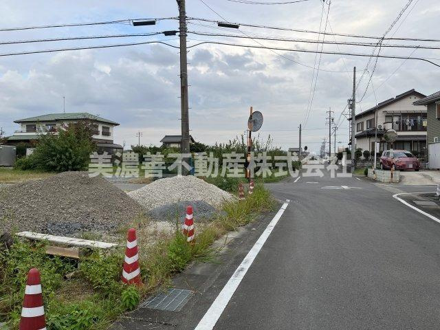 ４８１３９　岐阜市一日市場土地　の前面道路含む現地写真