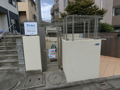 【その他共用部分】 | プリマヴェラ五月台 | 敷地内ごみ置き場でごみ出しもらくらく～♪忙しい社会人さんや主婦さんにもうってつけ！