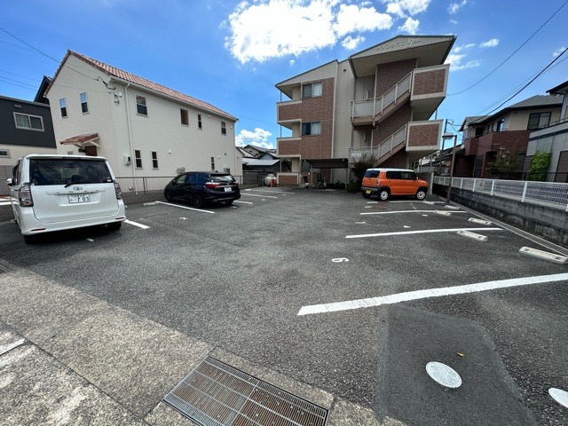 メゾンクラブＹＯＵの駐車場