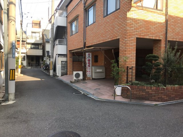 大東市大野１丁目　中古戸建て　の前面道路含む現地写真