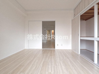 【居間・リビング】 | 浅沼谷町マンション | こちらの居間で趣味の時間をお楽しみください