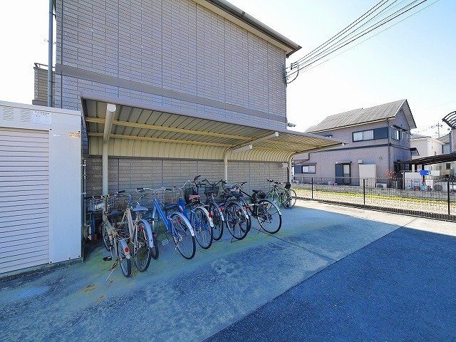 クールシャルムのその他共用部分|スペースに余裕がある自転車置き場です