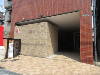【エントランス】 | 落ち着いたエントランスです