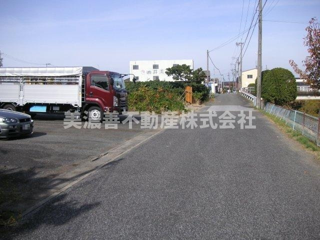 ４１１２３　一宮市木曽川町外割田土地の前面道路含む現地写真