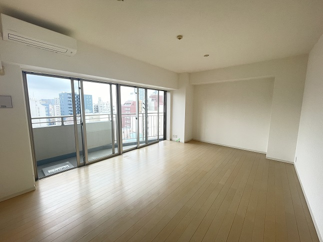 台東区寿３丁目の賃貸マンションの居間・リビング|反転タイプ参照