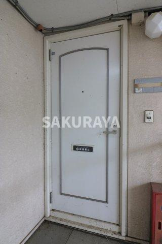 クレッセントヴィラB棟の玄関