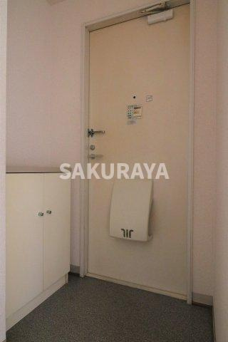 クレッセントヴィラB棟の玄関