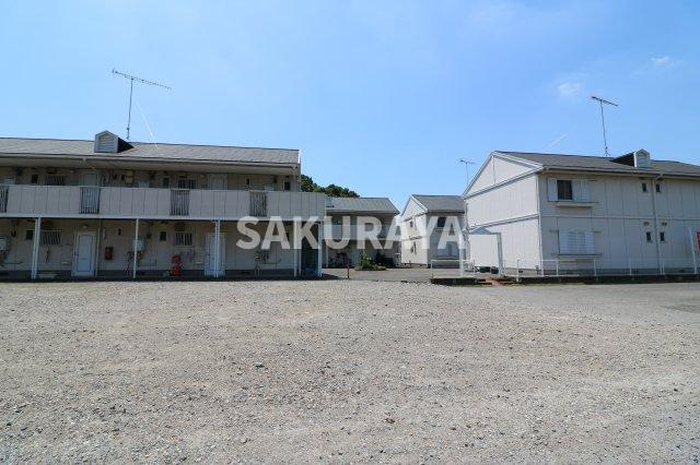 クレッセントヴィラB棟の駐車場