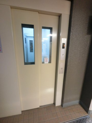 【その他共用部分】 | エンゼルハイム蒲田第２ | エレベーター付きマンションです。
5階まで楽ちんです。