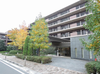 【外観】 | 東・南・北三方角部屋につき日照・通風・眺望！住まいの独立性を高める玄関アルコーブ付！