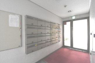【その他共用部分】 | 集合ポストです。
郵便物はこちらからお取りください。