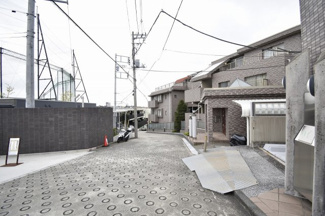 【外観】 | JR横浜線・東急東横線「菊名」駅徒歩12分！横浜・渋谷駅等へ直通につき利便性良好♪一種低層住居専用地域につき閑静な住宅街に佇む、落ち着いた住環境！