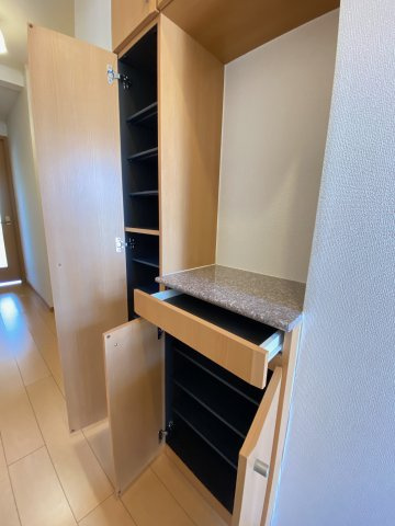 トールスターの玄関