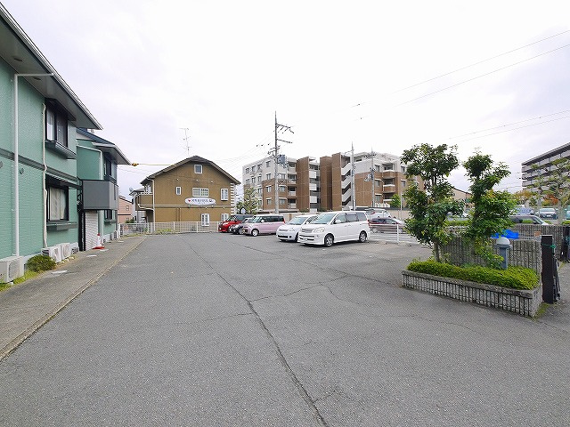アゼリオ学園前A棟の駐車場