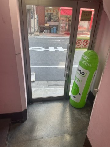 群山ビルのエントランス
