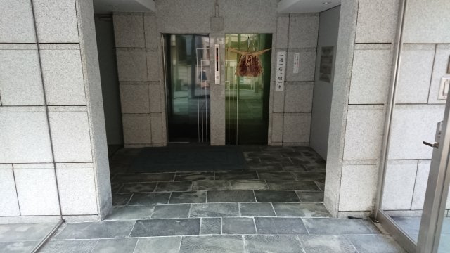 バウ・エプタのエントランス