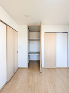 【収納】 | アベニューＡ棟 | 洋室　収納