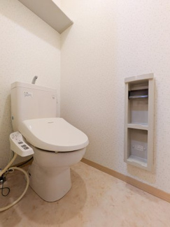 【トイレ】 | アベニューＡ棟 | ウォシュレット機能付きトイレ