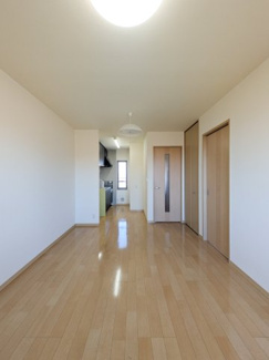 【居間・リビング】 | アベニューＡ棟 | LDK（リビングダイニングキッチン）