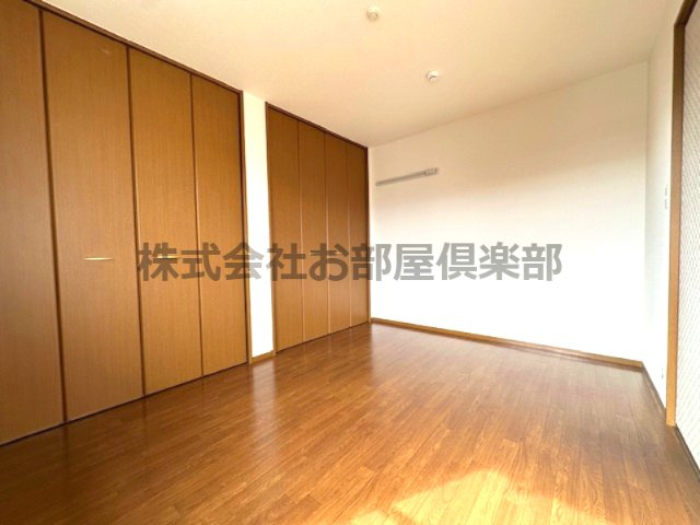 アパルトマントNFB A棟の洋室|コンパクトで使いやすい洋室です