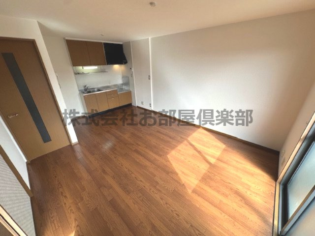 アパルトマントNFB A棟の居間・リビング|使いやすいリビングです