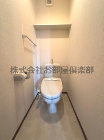 アパルトマントNFB A棟のトイレ|ゆったりとした空間のトイレです