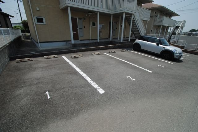 エマーブルⅢ A棟の駐車場