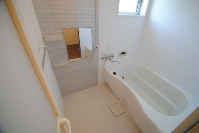 エマーブルⅢ A棟の浴室