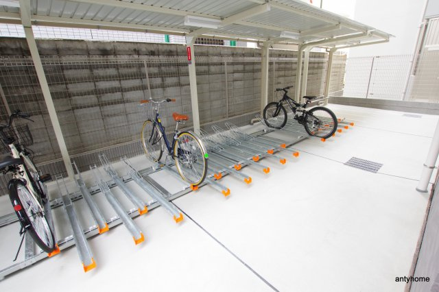 ユーズ7番館　仲介手数料無料の駐車場