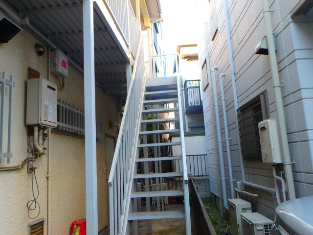 井出アパートのエントランス