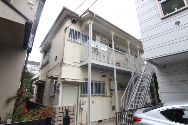 井出アパートの外観|全部屋角部屋☆桜並木至近☆