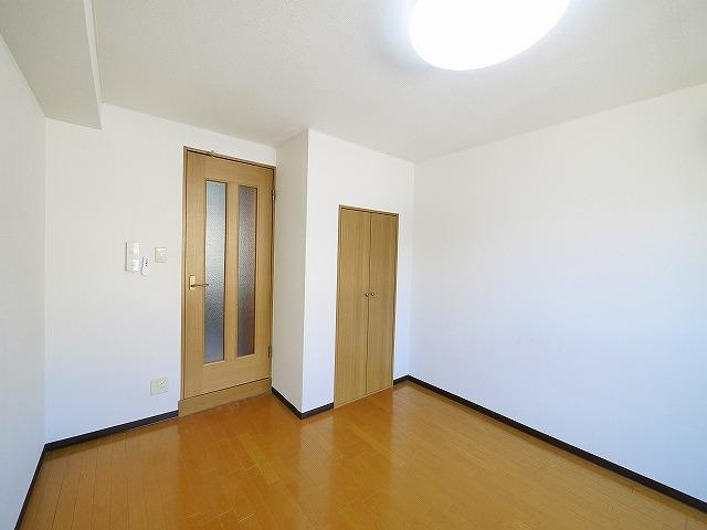 メゾンラポールの洋室|きれいな洋室です