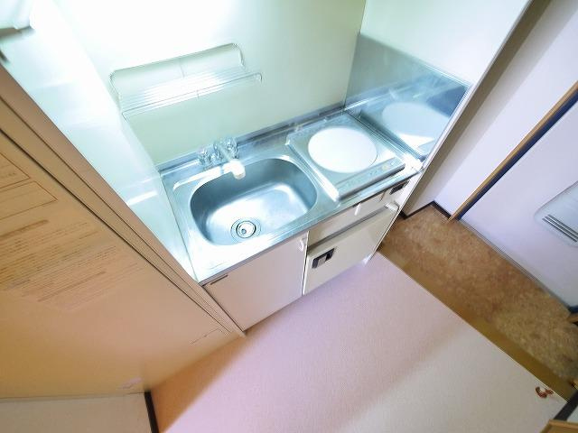 メゾンラポールのキッチン|コンパクトなキッチンで掃除もラクラク