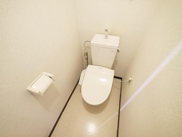 メゾンラポールのトイレ|ゆったりとした空間のトイレです