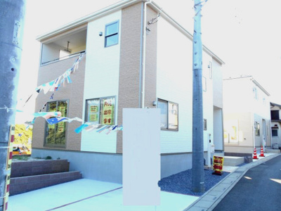 【外観】 | 春日部市　西金野井　全4棟　4号棟　らすと1棟　角地 | 落ち着いた雰囲気の外観です。完成物件。内覧可能。送り迎えも可能。ローン相談可能。お電話下さい。ハウスドットコムです。４ＳＬＤＫ。つまり納戸付。