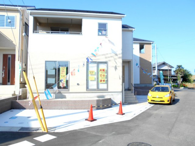 【外観】 | 春日部市　西金野井　全4棟　4号棟　らすと1棟　角地 | ちなみに　南に2号棟。成約おめでとうございます。らすと1棟お早めに　お電話を下さい。ローンからでも可能。