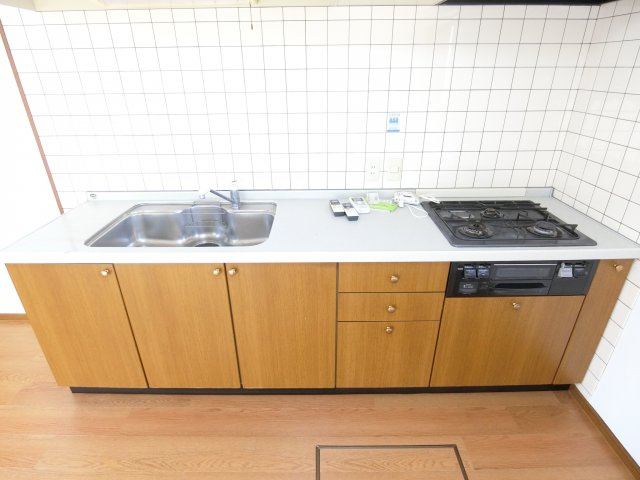 真福寺貸戸建のキッチン