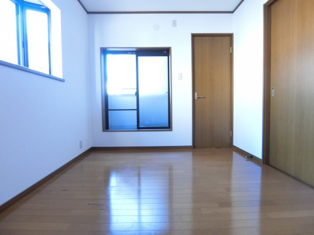 真福寺貸戸建の洋室