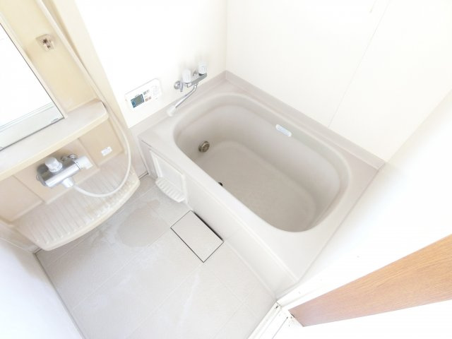 真福寺貸戸建の浴室