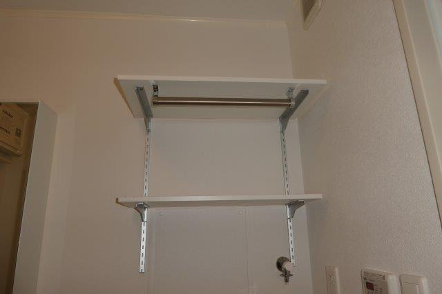 ビューティフルⅠの洗面所|洗濯機上棚