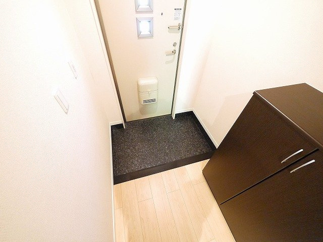 ルミナス（西菜畑町）の玄関|シューズボックスで靴を整頓できます
