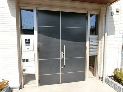 【エントランス】 | オーソネタウンハウス十番館 | 共用エントランスは不審者の侵入を未然に防ぐオートロック付き！防犯対策充実しています◎