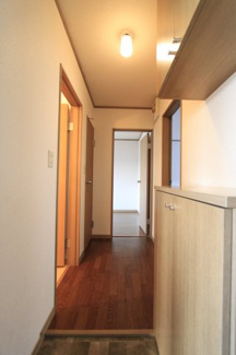 【玄関】 | セリーシア葛城Ａ | 明るい玄関です