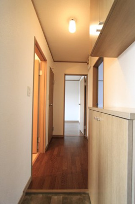 【玄関】 | セリーシア葛城Ａ | 明るい玄関です